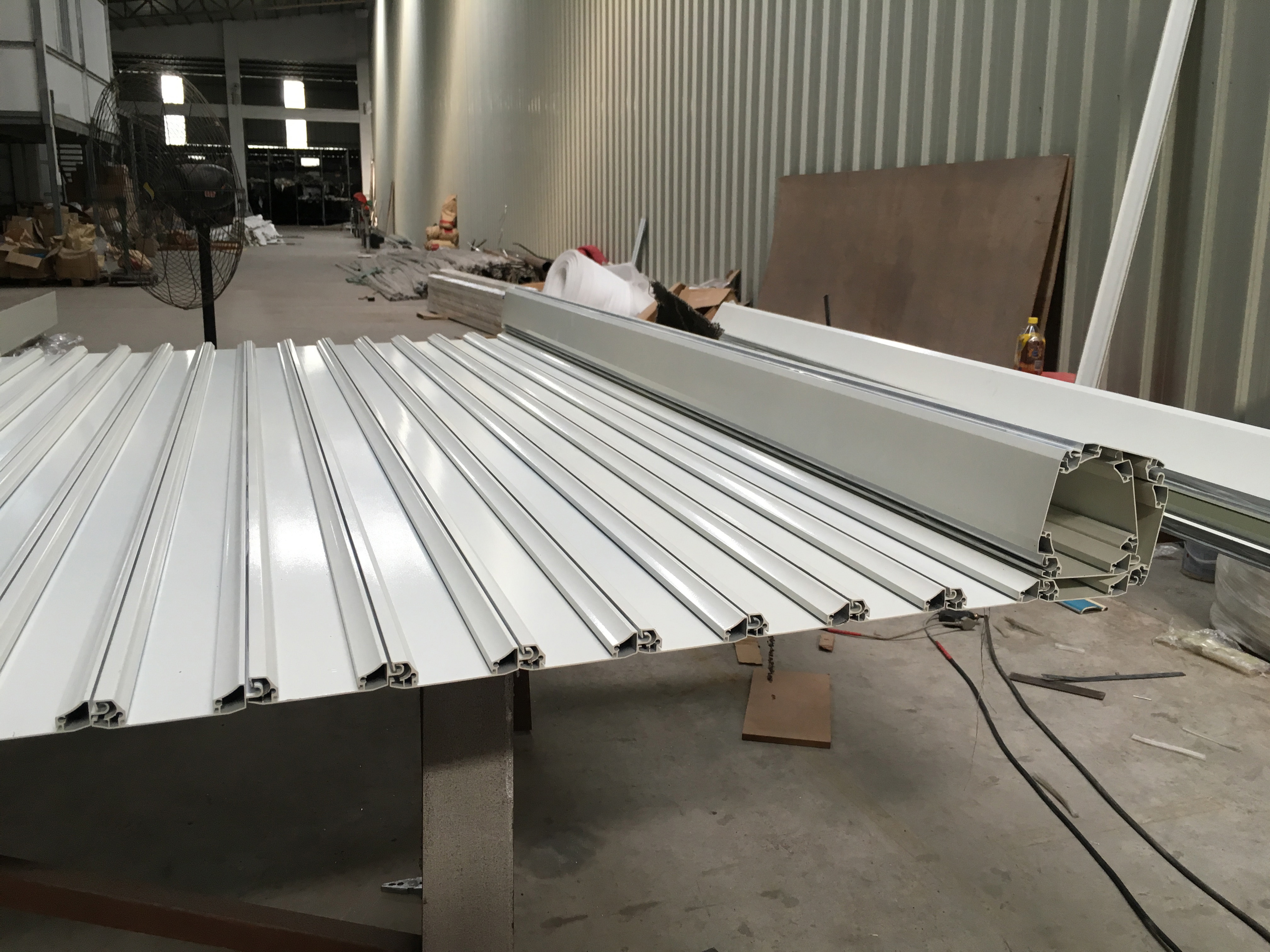 Alumimum roller garage door production